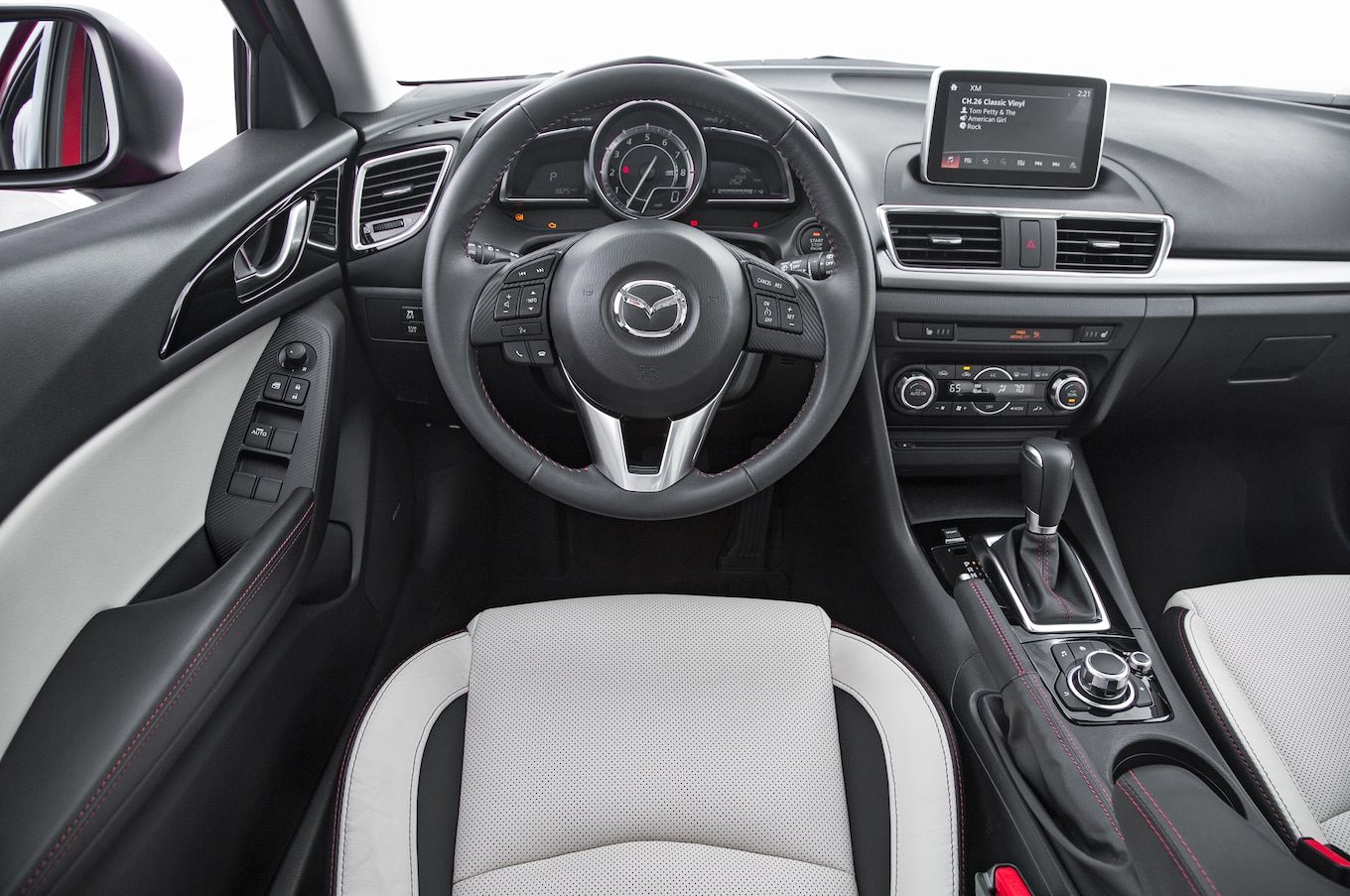 2014-Mazda3-hatchback-cockpit.jpg