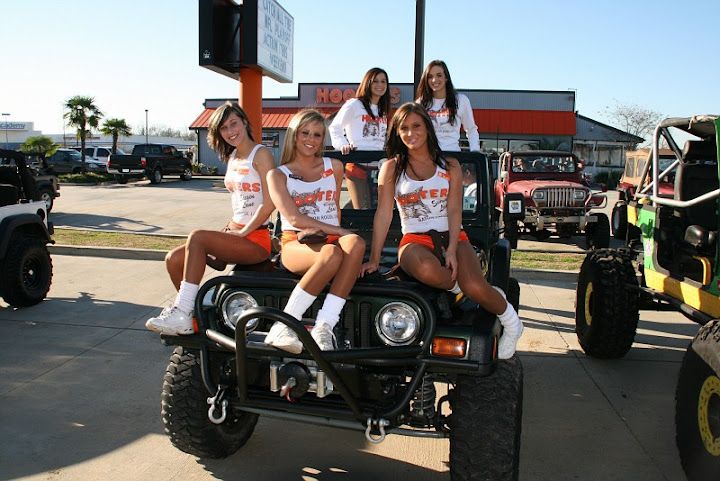 Hooters1.jpg