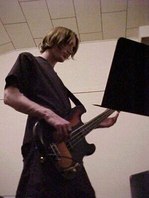 Long%20hair%20bass.jpg