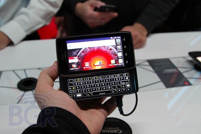 droid4-handson-ces1.jpg