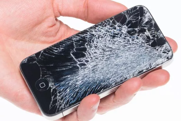 PAYHand-holding-Apple-iPhone-4-with-broken-screen.jpg