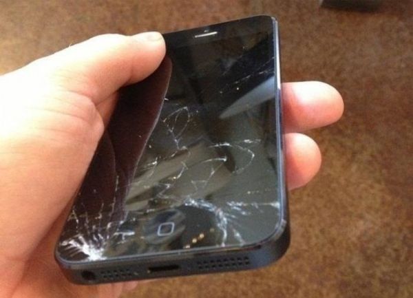 Quarter-of-iPhone-Owners-Using-Handset-with-Broken-Screen.jpg
